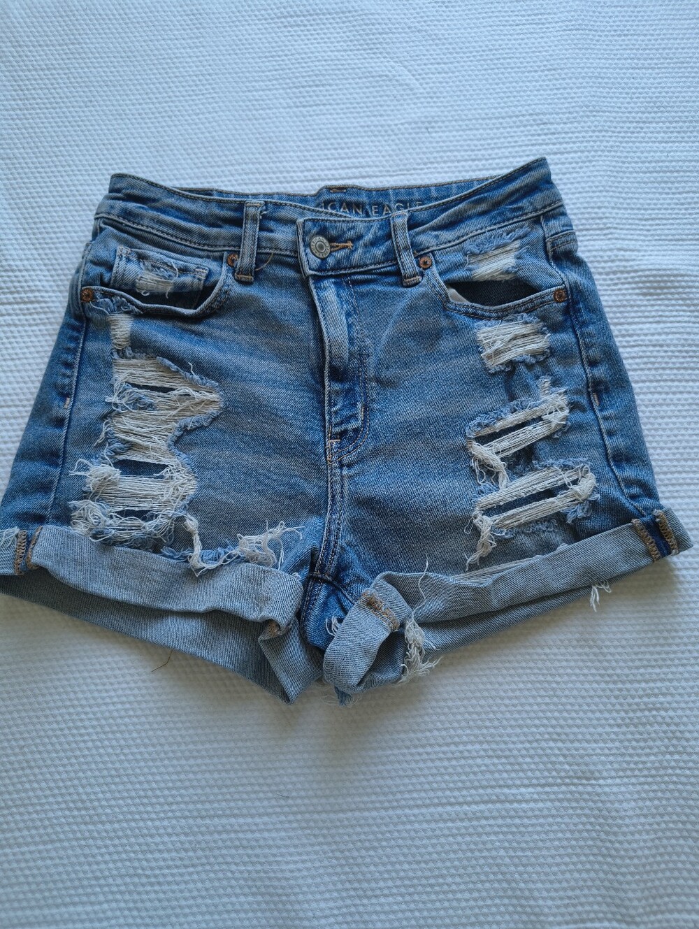 American Eagle High-Waisted Distressed Denim Shorts Cuffed Hem Size 4.